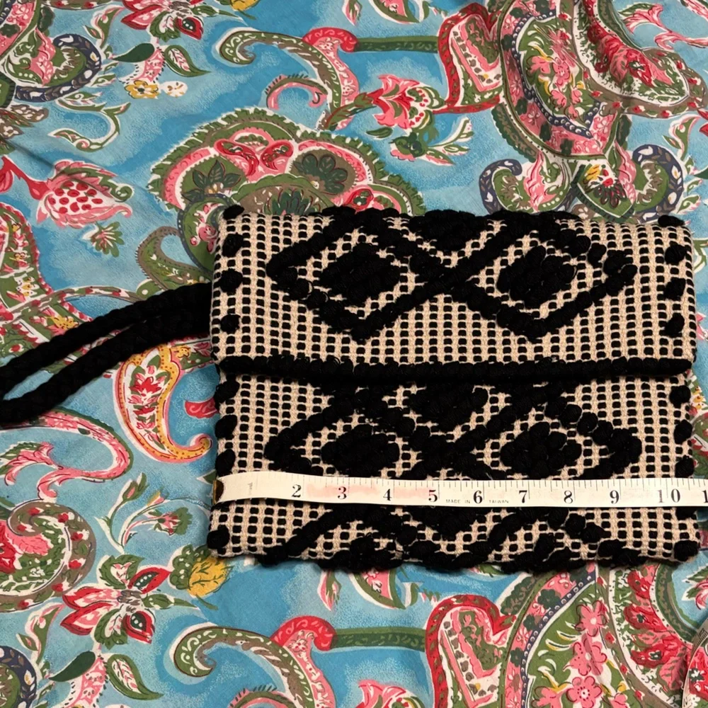 ELIZABETH & JAMES boho wristlet CLUTCH textured handbag BLACK AND WHITE